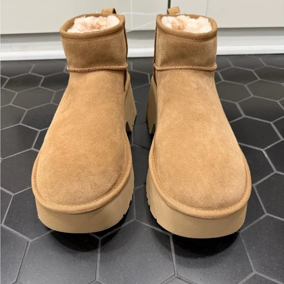 NWOT UGG Classic Ultra Mini New Heights Platform Boot Tan - Picture 3 of 7